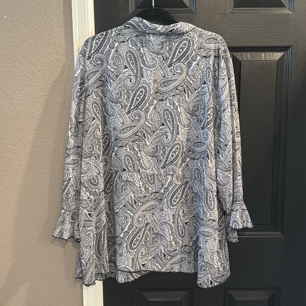 NorthStyle Women's Button-Up Shirt - Black and White Paisley - Picture 4 of 4